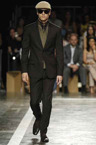 desfiles-ricardoalmeida-saopauloinverno2006rtw-116