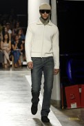 desfiles-ricardoalmeida-saopauloinverno2006rtw-119