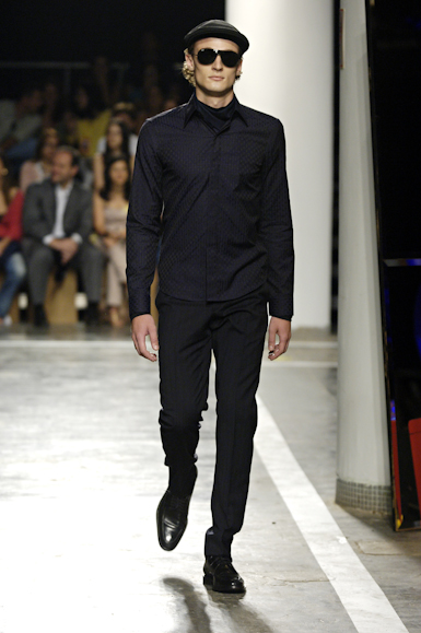 desfiles-ricardoalmeida-saopauloinverno2006rtw-121