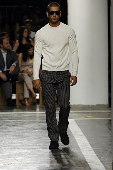 desfiles-ricardoalmeida-saopauloinverno2006rtw-124