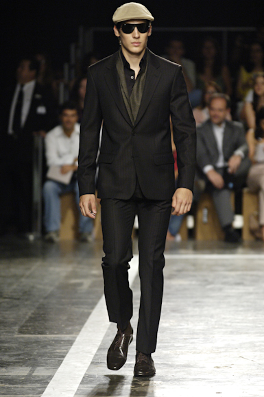 desfiles-ricardoalmeida-saopauloinverno2006rtw-125