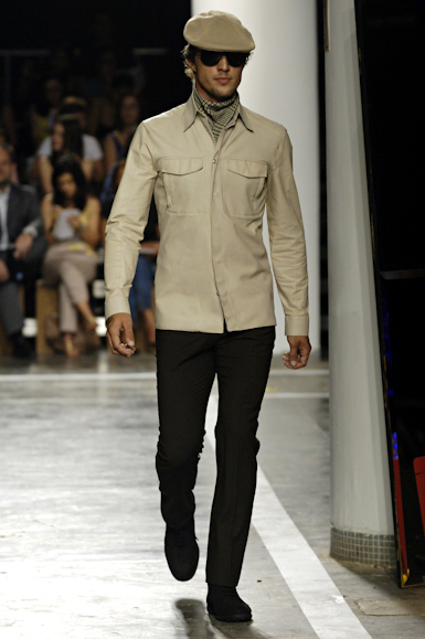 desfiles-ricardoalmeida-saopauloinverno2006rtw-126