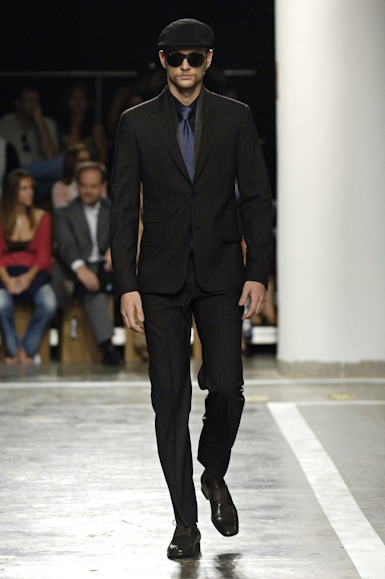 desfiles-ricardoalmeida-saopauloinverno2006rtw-127