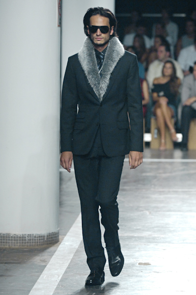 desfiles-ricardoalmeida-saopauloinverno2006rtw-128
