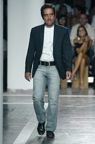 desfiles-ricardoalmeida-saopauloinverno2006rtw-129