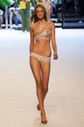 desfiles-rosacha-saopauloinverno2006rtw-100