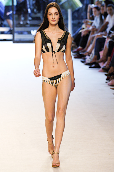 desfiles-rosacha-saopauloinverno2006rtw-118