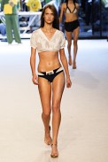 desfiles-rosacha-saopauloinverno2006rtw-129