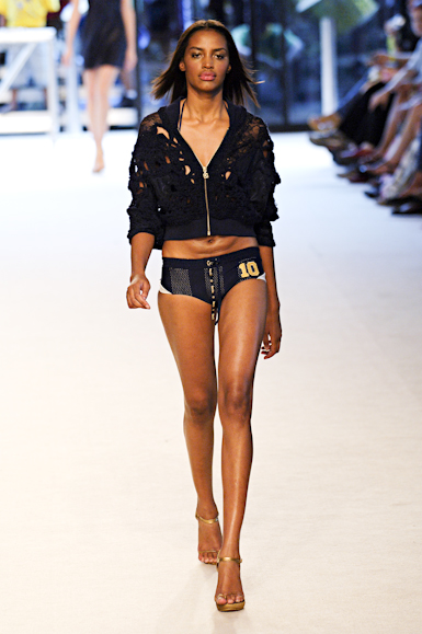 desfiles-rosacha-saopauloinverno2006rtw-132