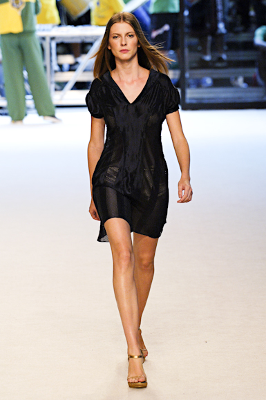 desfiles-rosacha-saopauloinverno2006rtw-133