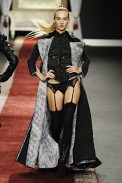 desfiles-samuelcirnasck-saopauloinverno2006rtw-110