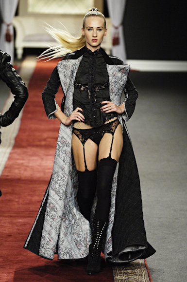 desfiles-samuelcirnasck-saopauloinverno2006rtw-110