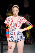 desfiles-neon-saopauloinverno2006rtw-117