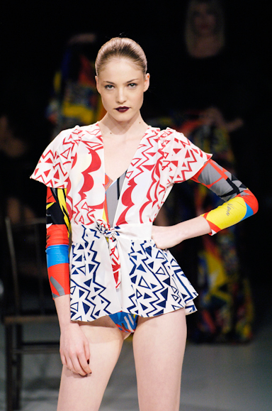 desfiles-neon-saopauloinverno2006rtw-117