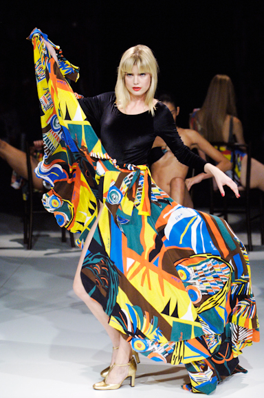 desfiles-neon-saopauloinverno2006rtw-132