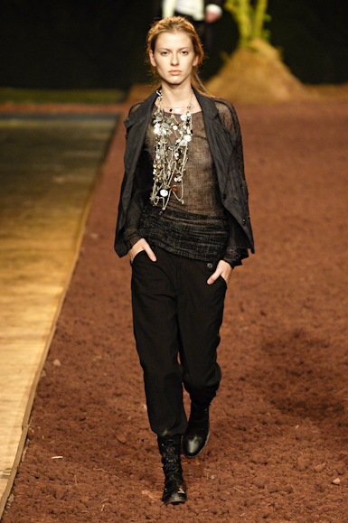desfiles-uma-saopauloinverno2006rtw-102