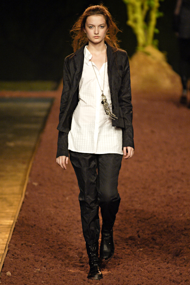 desfiles-uma-saopauloinverno2006rtw-104