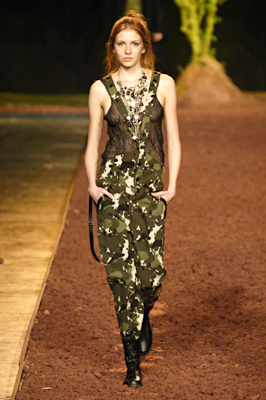desfiles-uma-saopauloinverno2006rtw-111