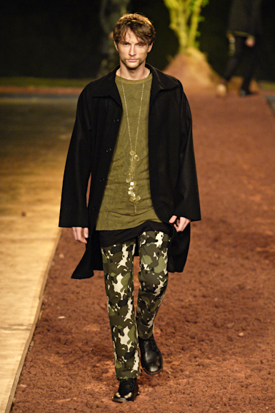 desfiles-uma-saopauloinverno2006rtw-112