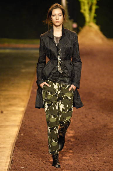 desfiles-uma-saopauloinverno2006rtw-113
