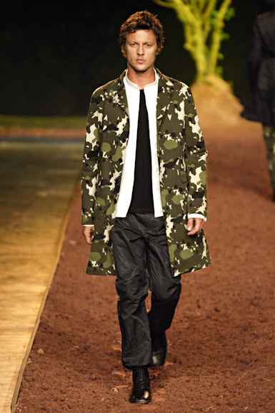 desfiles-uma-saopauloinverno2006rtw-115