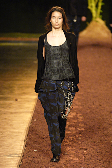 desfiles-uma-saopauloinverno2006rtw-127