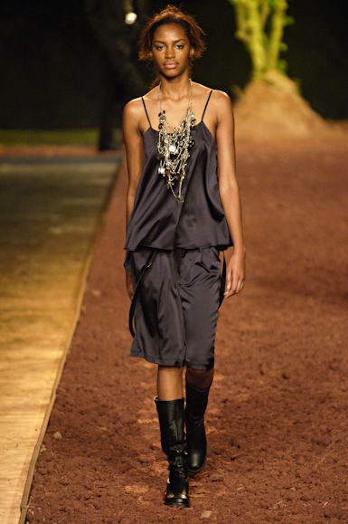 desfiles-uma-saopauloinverno2006rtw-136