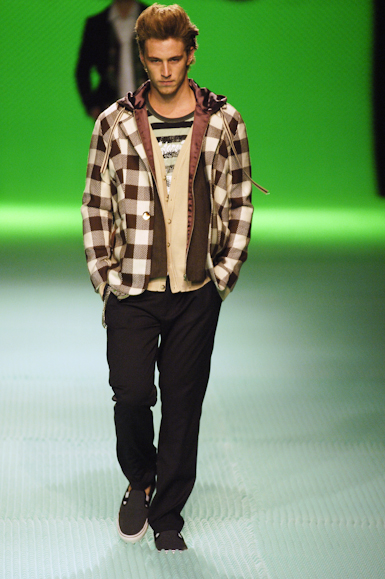 desfiles-vrom-saopauloinverno2006rtw-124