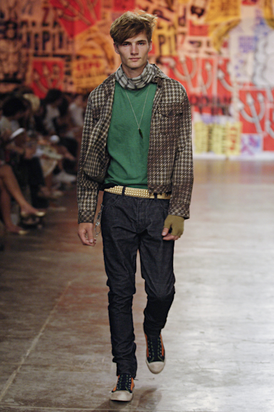 desfiles-zapping-saopauloinverno2006rtw-105