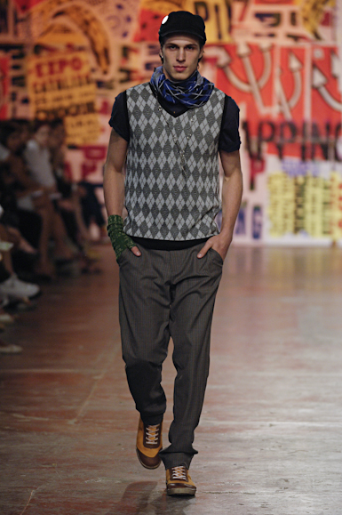 desfiles-zapping-saopauloinverno2006rtw-110