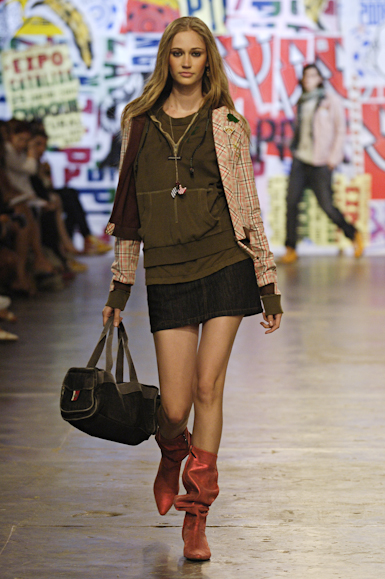 desfiles-zapping-saopauloinverno2006rtw-138