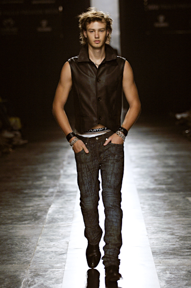 desfiles-zoomp-saopauloinverno2006rtw-107