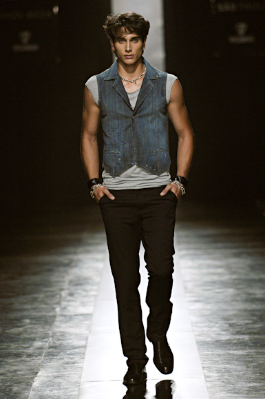 desfiles-zoomp-saopauloinverno2006rtw-116
