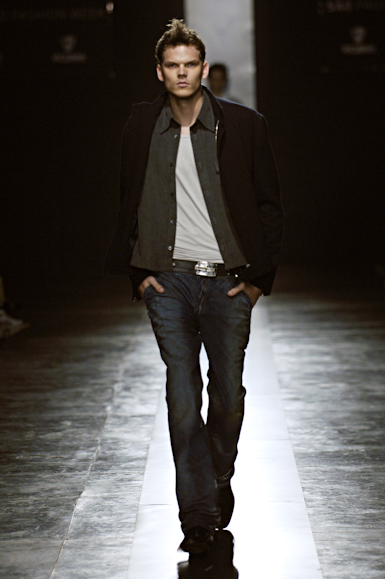 desfiles-zoomp-saopauloinverno2006rtw-117