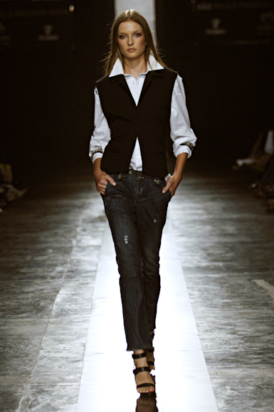 desfiles-zoomp-saopauloinverno2006rtw-122