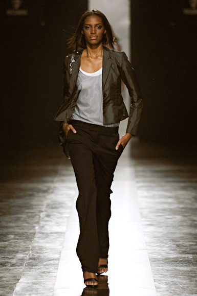 desfiles-zoomp-saopauloinverno2006rtw-127