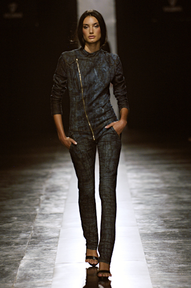 desfiles-zoomp-saopauloinverno2006rtw-143