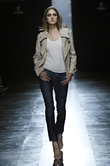 desfiles-zoomp-saopauloinverno2006rtw-153