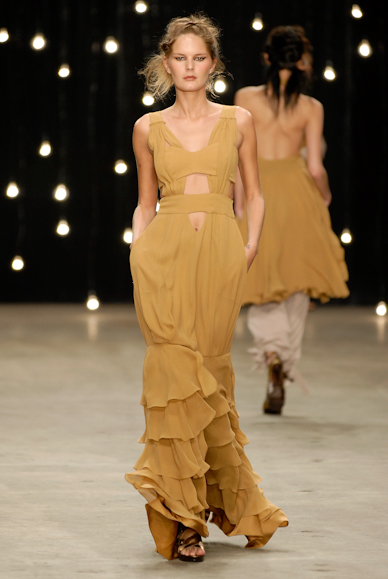 desfiles-eduardosuppes-rioverao2007rtw-102