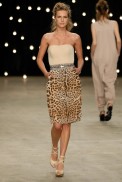 desfiles-eduardosuppes-rioverao2007rtw-108