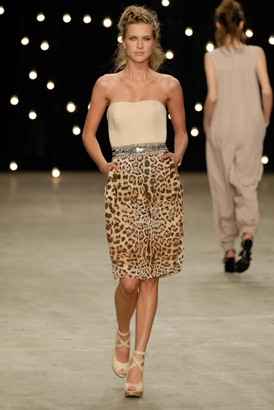 desfiles-eduardosuppes-rioverao2007rtw-108