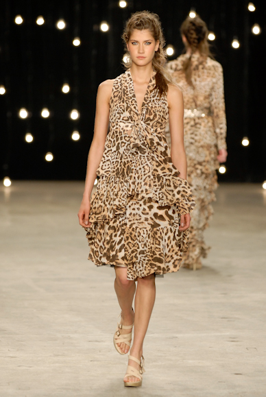 desfiles-eduardosuppes-rioverao2007rtw-110