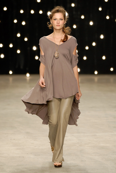 desfiles-eduardosuppes-rioverao2007rtw-111