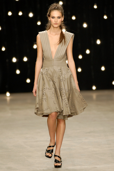 desfiles-eduardosuppes-rioverao2007rtw-112