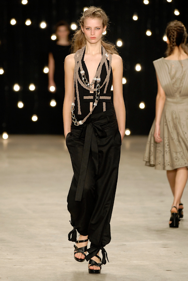 desfiles-eduardosuppes-rioverao2007rtw-113