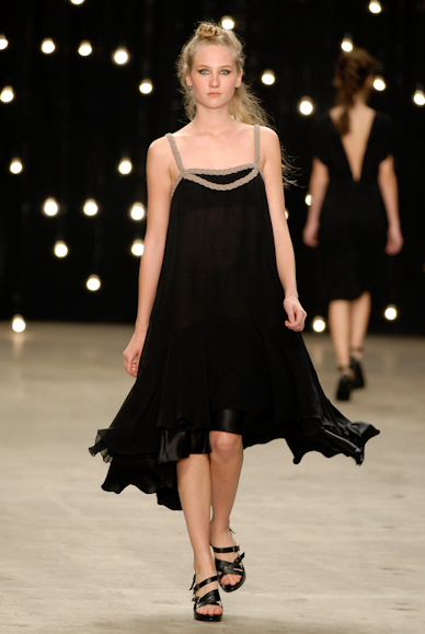 desfiles-eduardosuppes-rioverao2007rtw-115