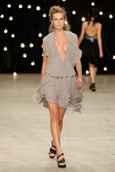 desfiles-eduardosuppes-rioverao2007rtw-123