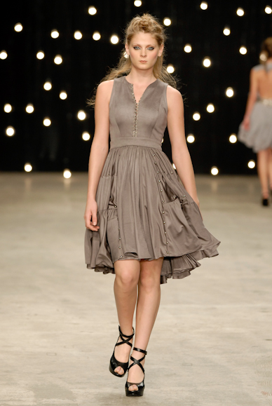 desfiles-eduardosuppes-rioverao2007rtw-125