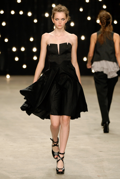 desfiles-eduardosuppes-rioverao2007rtw-130