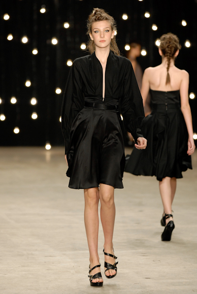 desfiles-eduardosuppes-rioverao2007rtw-131